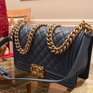 Auth Luxurious Navy Quilted Crossbody boy Bag with Gold Chain